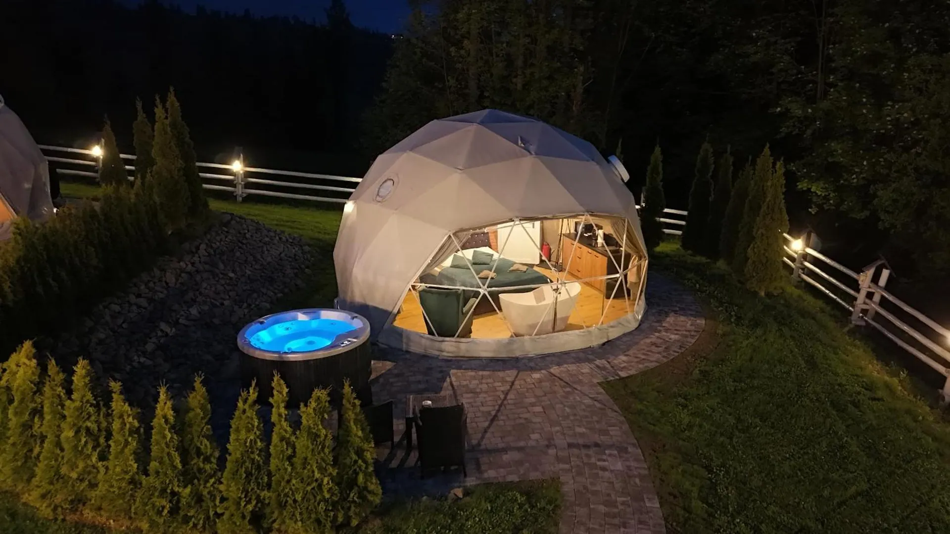 Luxury tent Mountain Glamp & Jacuzzi Hotel Zakopane Poland